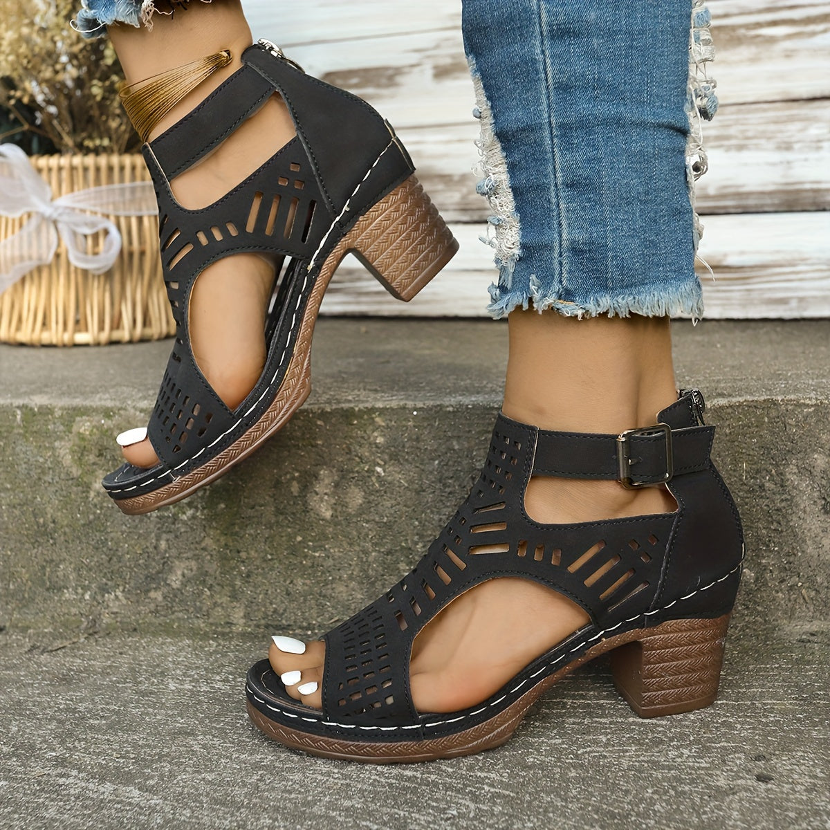 Black (Nearly sold out) / 12 (43EU)