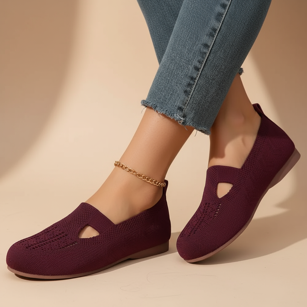 Red (Nearly out of stock) / 10 (41EU)